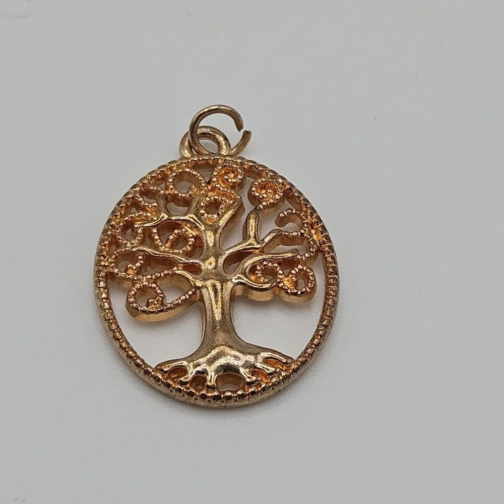 gold tone tree of life pendant